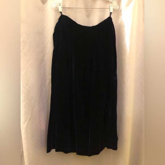 Vintage Mark Cross velvet skirt! - Picture 2 of 6